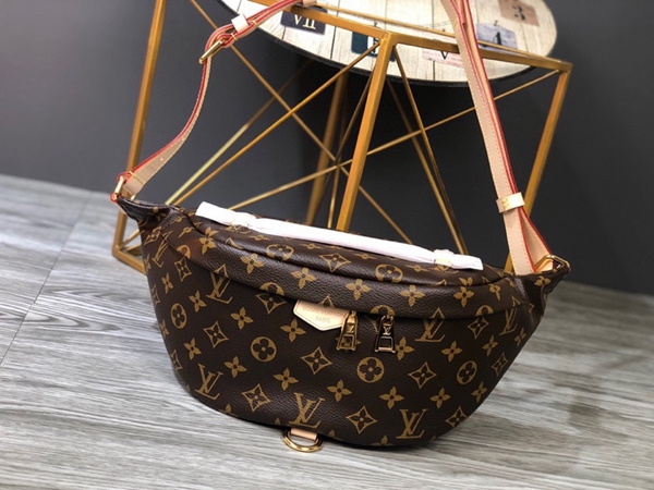 ルイヴィトンバッグ背面デザイン